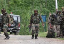 जम्मू-कश्मीर के बारामूला में सुरक्षाबलों और आतंकवादियों के बीच मुठभेड़