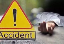 खड़े वाहन से टकराई कार, दो की मौत एक गम्भीर