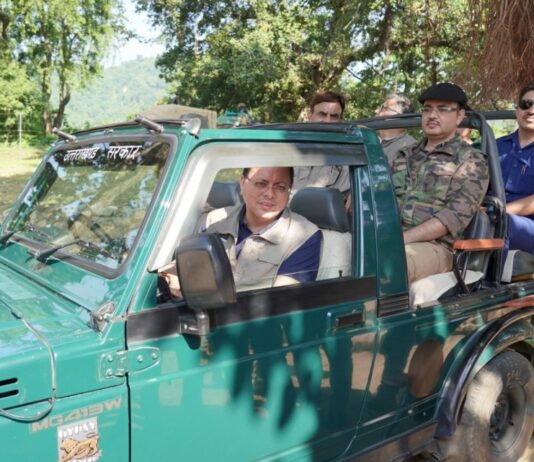 सीएम धामी ने की जिम कॉर्बेट टाइगर रिजर्व में सफारी, पर्यटकों से की बातचीत