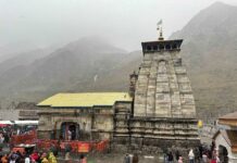केदारनाथ धाम में हुई सीजन की पहली बर्फबारी