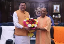 लखनऊ पहुंचे मुख्यमंत्री पुष्कर सिंह धामी,यूपी के सीएम योगी से की मुलाकात
