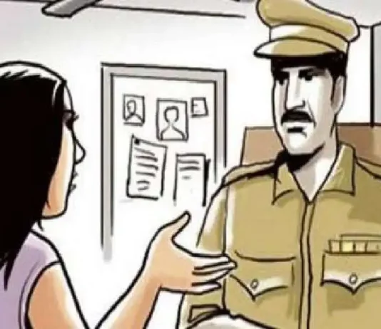 शव लेने आए इंस्पेक्टर ने महिला को जड़ा थप्पड़, सियासी पारा चढ़ा