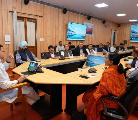 विकास कार्यों में तेजी व रोजगार सृजन को लेकर सीएम धामी ने की अधिकारियों संग बैठक