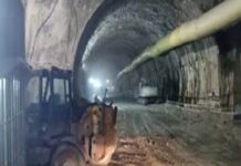 निर्माणाधीन सुरंग में रखे केमिकल पर आग लगने से हड़कंप