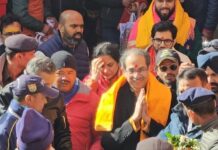 महाराष्ट्र के पूर्व सीएम ठाकरे ने किए बदरी विशाल के दर्शन