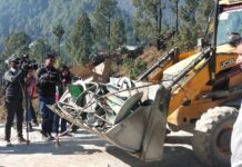 ऑगर मशीन फंसने से राहत-बचाव अभियान को झटका