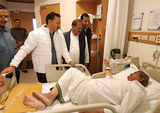 पूर्व सीएम हरीश रावत अस्पताल में भर्ती