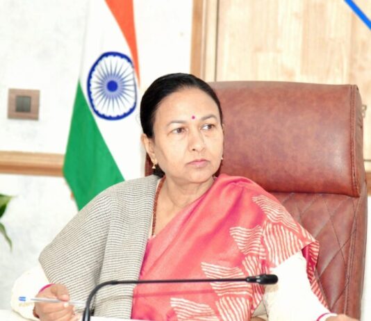 विभागों को अपने आन्तरिक विभाजनों को समाप्त कर समन्वय से कार्य करने की नसीहत
