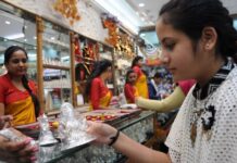 धनतेरस की खरीदारी के साथ दिपावली का उत्सव शुरू