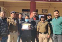 अंतरराज्यीय ड्रग तस्कर 8 लाख रुपए की चरस समेत गिरफ्तार