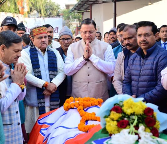 मुख्यमंत्री ने गांववासी को दी श्रद्धांजलि