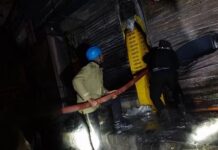देर रात तीन मंजिला रेस्टारेंट में लगी आग,लाखों का नुकसान