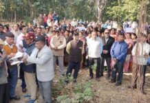 क्षतिग्रस्त मालन पुल के शीघ्र निर्माण को लेकर पर्व सैनिकों ने किया प्रदर्शन