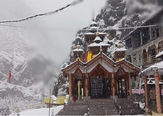 यमुनोत्री और औली में बर्फबारी