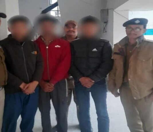 शिक्षा विभाग के कर्मचारी पर चाकू से हमला करने के तीन आरोपी गिरफ्तार