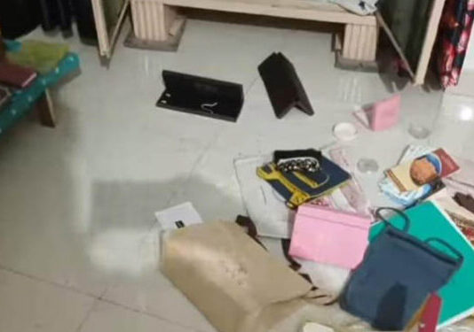 हथियारबंद बदमाशों ने शिक्षक के घर धावा बोलकर की लूटपाट