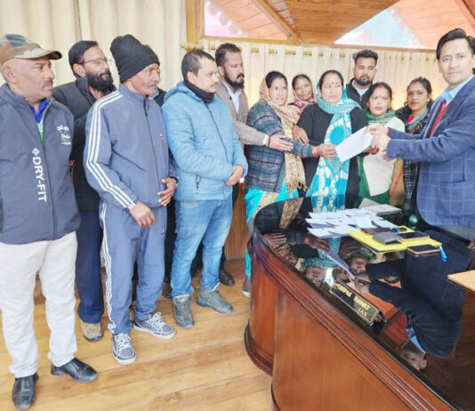 कुमाऊं कमिश्नर से की पेयजल आपूर्ति बहाल करने की मांग