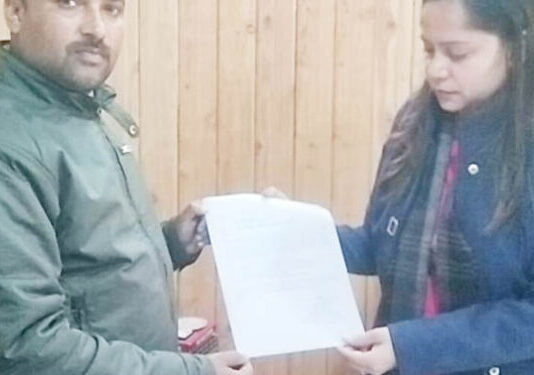 पालिका कर्मियों को तीन माह का वेतन देने की मांग, ज्ञापन सौंपा