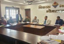 सभी योजनाओं को शीघ्र पूर्ण कर परिवारों को उपलब्ध कराएं