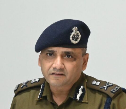 वरिष्ठ अधिकारियों का अभिवादन सही तरीके से करेंः डीजीपी