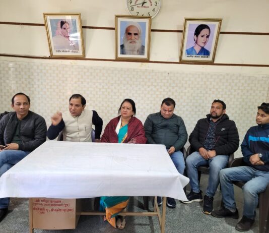 आंदोलनकारी मंच ने सरकार से की विशेष सत्र जल्द से जल्द बुलाने की मांग