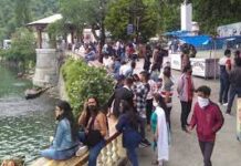 नैनीताल में लगा पर्यटकों का जमावड़ा