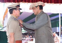 आईपीएस संजय गुंज्याल इन्सिग्निया गोल्ड डिस्क से सम्मानित