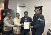 कांग्रेस प्रदेश प्रवक्ता ने सौपा राज्य निर्वाचन आयुक्त को ज्ञापन