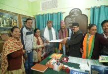 भाजपा मेयर प्रत्याशी सौरभ थपलियाल को गोरखली सुधार सभा ने दिया समर्थन, गोरखाली टोपी पहना. किया स्वागत