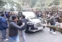 चुनाव प्रचार के दौरान अरविंद केजरीवाल पर हमला