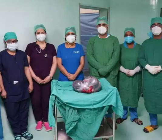 देहरादून के मैक्स अस्पताल ने किया कमाल, 51 वर्षीय मरीज से निकाला जटिल किडनी ट्यूमर