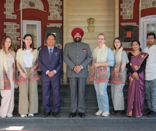 राज्यपाल गुरमीत सिंह से मिले, जी.बी. पंत विश्वविद्यालय में शैक्षणिक भ्रमण कर रहे रूस के छात्र