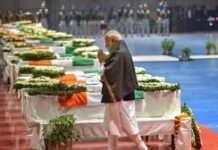 पुलवामा हमला: पीएम मोदी और अमित शाह ने दी पुलवामा के शहीदों को श्रद्धांजलि