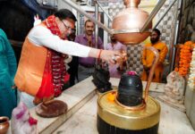 चैत्र नवरात्रा: मुख्यमंत्री ने मंदिर पहुंच प्रदेश की खुशहाली के लिए की पूजा अर्चना