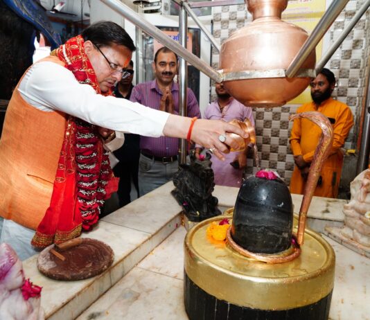 चैत्र नवरात्रा: मुख्यमंत्री ने मंदिर पहुंच प्रदेश की खुशहाली के लिए की पूजा अर्चना