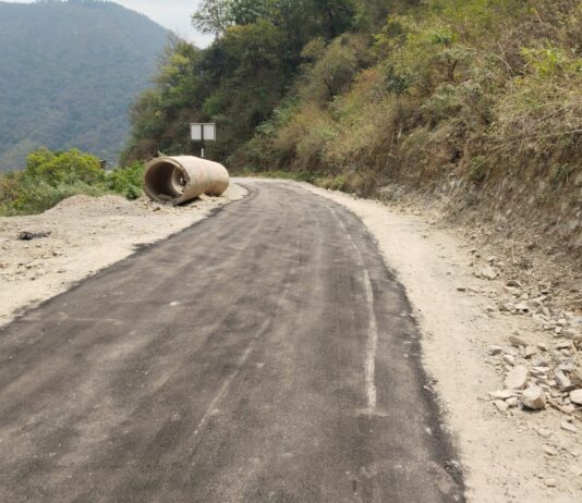 15 मई तक हरहाल में पूर्ण हो मसूरी-किमाड़ी मोटर मार्ग कार्यः डीएम