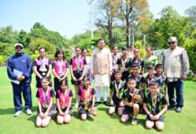 सीएम धामी से गोल्ड मेडल जीतने वाले छात्रों-छात्राओं ने की भेंट