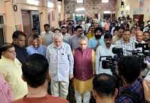 पहलगाम आतंकी हमले में जान गंवाने वाले पर्यटकों को दी श्रद्धांजलि, रखा दो मिनट का मौन