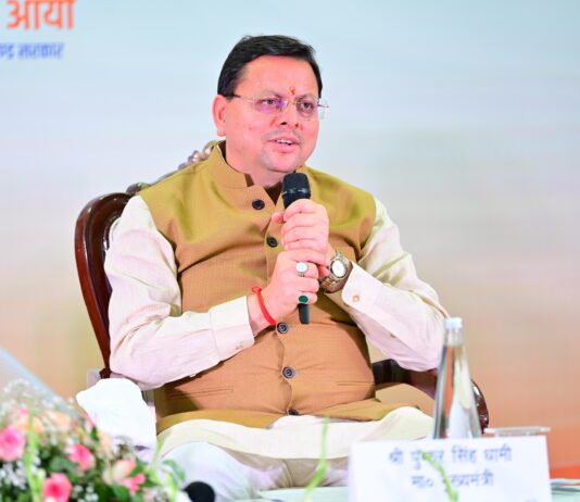 सीएम धामी ने मुख्य सेवक संवाद के तहत युवक एवं महिला मंगल दलों के साथ किया संवाद