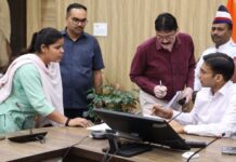 जिला प्रशासन का सख्त निर्णय, निजी बैंक ने लौटाये सम्पति के कागज, दिया नो ड्यूज सर्टीफिकेट