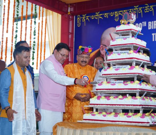 दलाई लामा ने दिखाया पूरी दुनिया को शांति, अहिंसा और करुणा का मार्ग: सीएम धामी