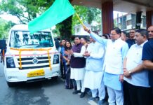 मुख्यमंत्री ने किया परिवहन निगम द्वारा संचालित 20 वातानुकूलित टैम्पो ट्रेवलर का फ्लैग ऑफ