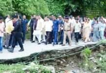 सीएम धामी ने अतिवृष्टि से प्रभावित क्षेत्रों का किया स्थलीय निरीक्षण