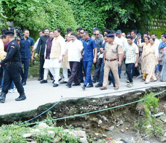 सीएम धामी ने अतिवृष्टि से प्रभावित क्षेत्रों का किया स्थलीय निरीक्षण