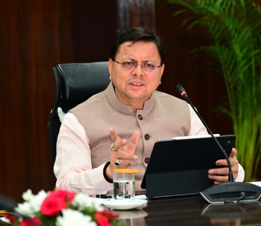 विधानसभा क्षेत्रों में जन समस्याओं के समाधान हेतु अधिकारी विधायकगणों से करें निरंतर संवाद: सीएम धामी