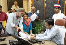 डीएम जनदर्शन: मूसलाधार बारिश में भी नही डिगे जनमन के कदम, 116 फरियादी पंहुचे कलक्ट्रेट