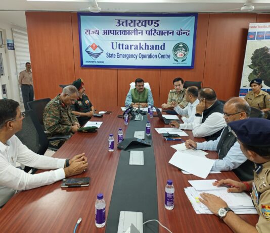 मुख्य सचिव ने एसईओसी से की रेस्क्यू अभियान की समीक्षा