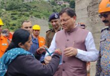 राखी, राहत और रिश्ता: गुजरातन की महिला ने सीएम धामी को बाँधी दुपट्टा फाड़कर राखी