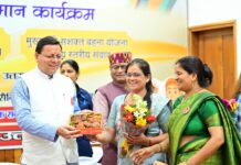 मुख्यमंत्री ने कियामहिला स्वयं सहायता समूहों को किया सम्मानित