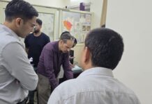 जिले में मूसलाधार बारिश, ग्राउंड जीरो पर डीएम, प्रातःकाल से ही सड़कों पर स्थिति का लिया जायजा।